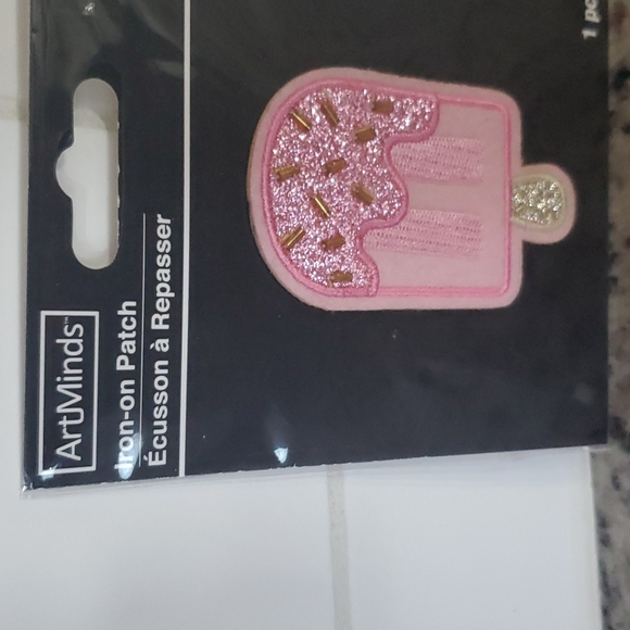 ARTMINDS IRON-ON PATCH - Picture 1 of 4